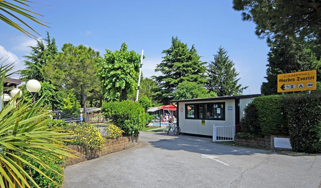 Camping Garden Tourist Манерба-дель-Гарда Екстер'єр фото