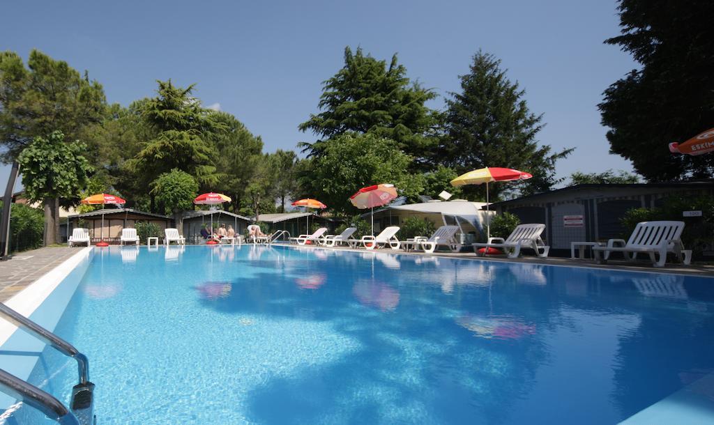 Camping Garden Tourist Манерба-дель-Гарда Екстер'єр фото